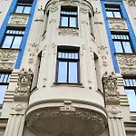 Alunana Lux & Jakuzzi In The Art Nouveau Area - 1870's, Renovated 2025 - Self Check-in Apartment