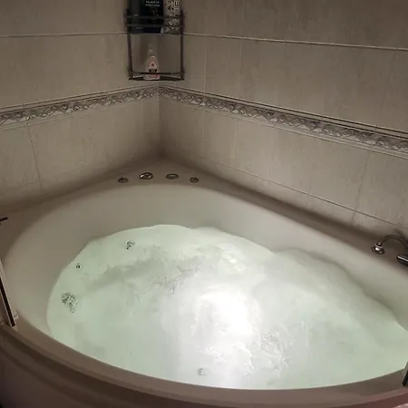 Lejlighed Alunana Lux Jakuzzi Apart, Facade Is Under Renovation, In Art Nouveau Area, Self Check-in *