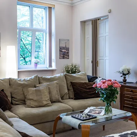 Alunana LUX Jaсuzzi&Free Parking in Quiet Center - Art Nouveau District - 700m to Old Town *