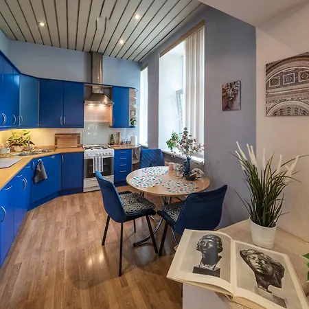 Alunana LUX Jaсuzzi&Free Parking in Quiet Center - Art Nouveau District - 700m to Old Town * Рига