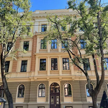Alunana LUX&Jaсuzzi - Quiet Center - Art Nouveau District - 700m to Old Town
