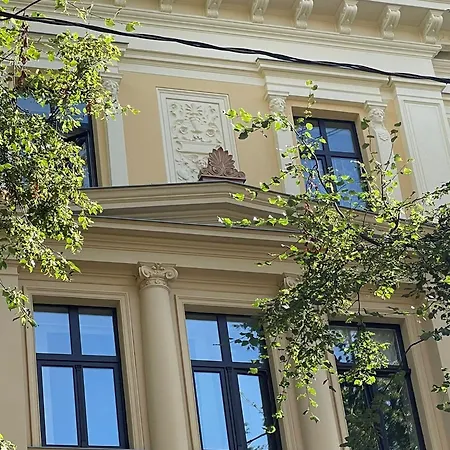 Apartment Alunana LUX&Jaсuzzi - Quiet Center - Art Nouveau District - 700m to Old Town Riga