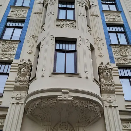 Alunana LUX Jaсuzzi&Free Parking in Quiet Center - Art Nouveau District - 700m to Old Town Апартаменты
