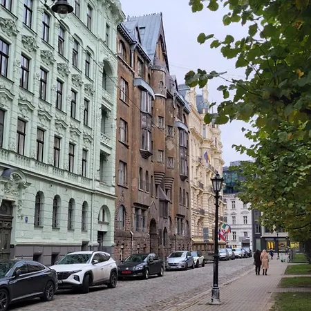 Apartment Alunana LUX&Jaсuzzi - Quiet Center - Art Nouveau District - 700m to Old Town *