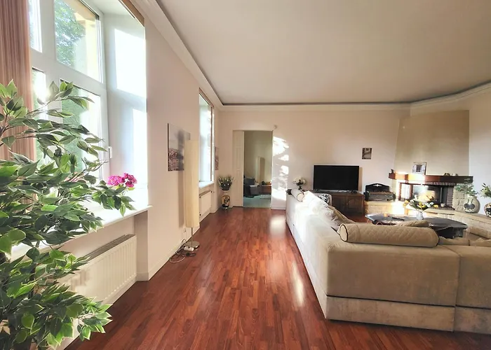 Apartment Alunana Lux & Jakuzzi In Art Nouveau Area - 1870's, Renovated 2025 - Self Check-in, 74 M2