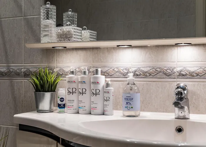 Apartment Alunana Lux & Jakuzzi In Art Nouveau Area - 1870's, Renovated 2025 - Self Check-in, 74 M2